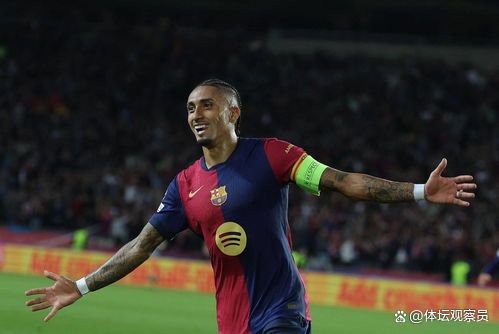 包含莱万多夫斯基迎来十赛季出色发挥，拜仁观众热烈欢呼！赛场气氛高涨的词条