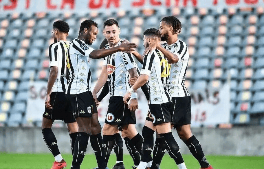 亚博官网-里昂迎法甲关键赛，关键时刻豪取连胜，话题不断，身体对抗强度拉满-亚博官网