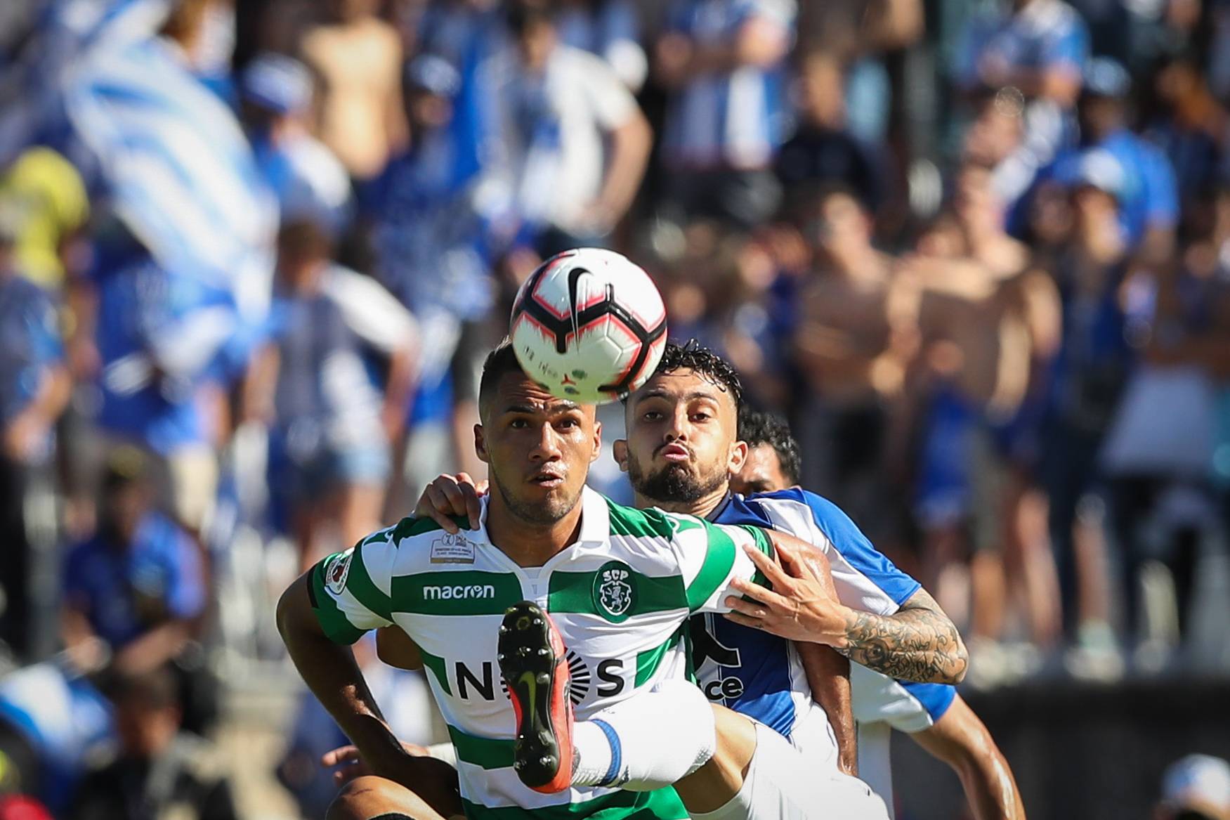 今晚突围战来临，本菲卡围绕葡超主帅复盘，气氛紧张，赛季目标并未改变的简单介绍